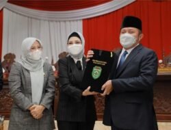 DPRD Prov. Sumsel mendengarkan Pejelasan Gubernur terhadap Raperda Perubahan APBD Tahun Anggaran 2021