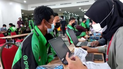 Bersama Dinkes Prov. Sumsel Dan Polrestabes Palembang, Gojek Adakan Vaksinasi Untuk Mira Gojek