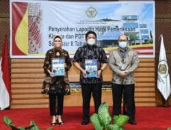 Ketua DPRD dan Gubernur Sumatera Selatan Menerima LHP dari BPK