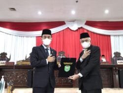 DPRD Prov. Sumsel Mendengarkan Jawaban Gubernur Terhadap Pandangan Umum Fraksi-fraksi Atas 4 (Empat) Raperda