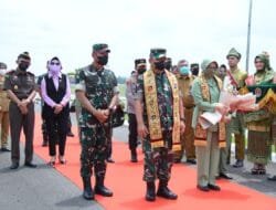 KSAD Jendral TNI Dudung Pantau Percepatan Vaksinasi Yang Digelar Kodam II SWJ