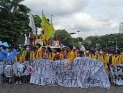 Ribuan Mahasiswa Gelar Demo Di Gedung DPRD Sumsel