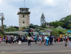 Warga Palembang Antusias Lihat Pesawat Tempur F16 TNI AU
