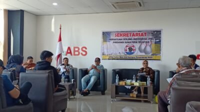 RA Anita Noeringhati Lepas Atlet Boling ke Kejurnas