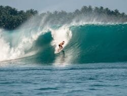 Ini Spot Surfing Kelas Dunia Yang Ada Di Indonesia