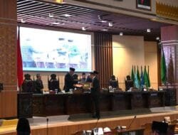 Paripurna LXI Lanjutan : Fraksi – Fraksi DPRD Prov. Sumsel Sampaikan Pandangan Umum Terhadap 4 (Empat) Raperda