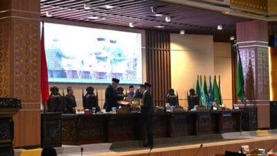 Paripurna LXI Lanjutan : Fraksi – Fraksi DPRD Prov. Sumsel Sampaikan Pandangan Umum Terhadap 4 (Empat) Raperda