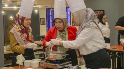 Gandeng Ibu PKK Kota Palembang, Aryaduta Hotel Adakan Kelas Memasak