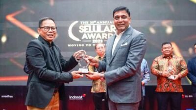 Vikram Sinha, President Director & CEO Indosat Raih CEO of the Year di Ajang Selular Award 2023