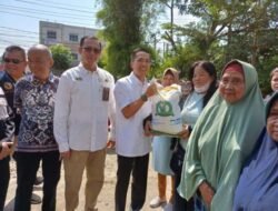 Pj Walikota Palembang Salurkan Beras 695 ton kepada Masyarakat Palembang