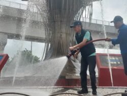 Ratu Dewa Pastikan Area Bundaran Air Mancur Hingga Trotoar Ampera Bersih Untuk Sholat Idul Fitri Besok