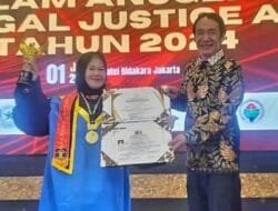 Lurah Siringagung Raih Penghargaan di Malam Anugerah Paralengal Justice Award Tahun 2024