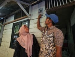 Donasi Pegawai PLN Beri Sambungan Listrik Gratis Bagi 2.597 Keluarga Prasejahtera