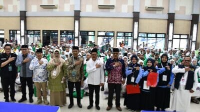 Lepas Keberangkatan Kloter 13, Kakanwil Ingatkan Jemaah Sumsel Manfaatkan Waktu Untuk Beribadah
