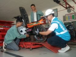 Dukung Energi Bersih, PLN S2JB dan SMKN 2 Palembang Cetak Teknisi Konversi Motor Listrik