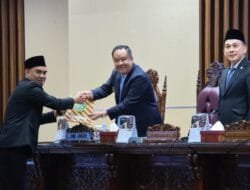 Rapat Paripurna XXIV (24) : Dua Raperda Inisiatif DPRD Sumsel Dapat Dukungan Penuh Pemprov