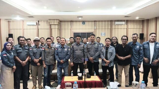 Peserta Rakerda DPD PJS Sumsel foto bersama setelah kegiatan. (foto : Newsroom DPD PJS Sumsel)