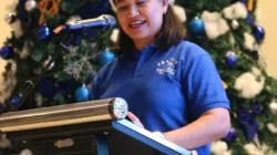 Aryaduta Palembang Sambut Musim Perayaan dengan Kemegahan “Blue-Tiful Holidays” Tree Lighting Ceremony