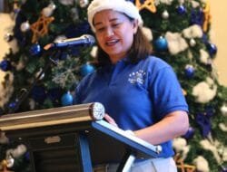 Aryaduta Palembang Sambut Musim Perayaan dengan Kemegahan “Blue-Tiful Holidays” Tree Lighting Ceremony