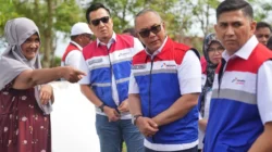 Misi Kemanusiaan, Dirut PGN Turun Langsung Serahkan Bantuan Bencana Aceh dan Sumatera Utara