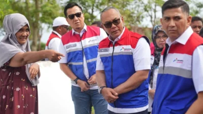 Misi Kemanusiaan, Dirut PGN Turun Langsung Serahkan Bantuan Bencana Aceh dan Sumatera Utara