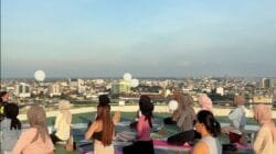 ARYADUTA Palembang Luncurkan “TJAKAP DJIWA” Melalui Sunrise Hatha Yoga di Helipad