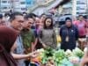 Ratu Dewa Dampingi Mendag Pantau Harga Sembako di Pasar KM 5 Palembang Jelang Ramadan 1447 H