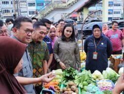 Ratu Dewa Dampingi Mendag Pantau Harga Sembako di Pasar KM 5 Palembang Jelang Ramadan 1447 H
