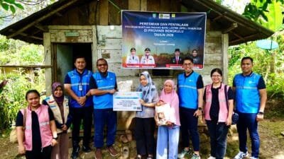 PLN Bengkulu Nyalakan Harapan 473 Warga Lebong, Rumah Kayu di Pelosok Kini Terang Benderang