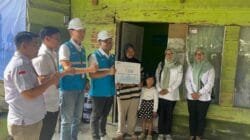 Dari Sambung Tetangga ke Listrik Mandiri, PLN Nyalakan Harapan 10 Keluarga Prasejahtera Jambi di Bulan Ramadhan