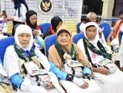 444 Jemaah Haji Kloter 13 Embarkasi Palembang Bertolak ke Tanah Suci, Kakanwil Ingatkan Jemaah Disiplin Gunakan APD