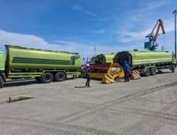 PTP Nonpetikemas Cabang Bengkulu Perdana Operasikan Layanan Drop Tank untuk Curah Cair di Pelabuhan Pulai Baai Bengkulu