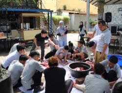 BATIQA Hotel Palembang Salurkan 179 Paket Daging Kurban, Perkuat Kepedulian Sosial di Momen Idul Adha 1447 H