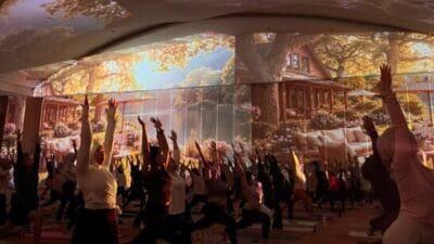 Cinematic Yoga ARYADUTA Palembang Diserbu Peserta, Hadirkan Pengalaman Healing Bernuansa Taman Bioskop
