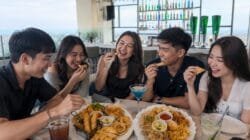 Hangout di ZOT Rooftop Makin Seru, The Zuri Hotel Palembang Luncurkan Promo Share More Platter