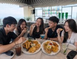 Hangout di ZOT Rooftop Makin Seru, The Zuri Hotel Palembang Luncurkan Promo Share More Platter