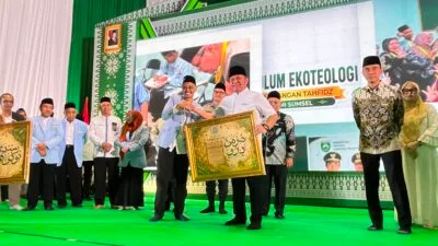 10.000 Santri Diwisuda, Herman Deru: Jangan Berhenti Sekadar Bisa Membaca Al-Qur’an