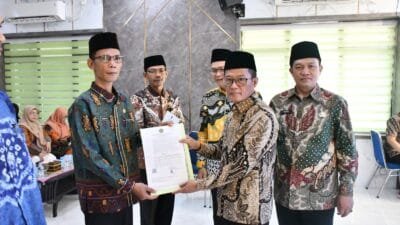Lantik Tiga Kepala KUA, Kakanwil Kemenag Sumsel Tekankan Profesionalisme dan Komunikasi