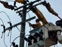 Saat Warga Rayakan Kemerdekaan, Petugas PLN UID S2JB Tetap Siaga