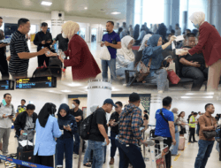 Erupsi Anak Krakatau Ganggu Penerbangan, Petugas SMB II Turun Temui Penumpang