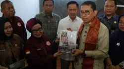 Wali Kota Palembang Ratu Dewa mendampingi Menteri Kebudayaan RI Fadli Zon saat mengunjungi Cagar Budaya Museum Pahlawan dr. A.K. Gani