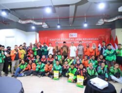Herman Deru Salurkan Bantuan Beras Warga Terdampak Karhutla di Kantor OJK Sumsel